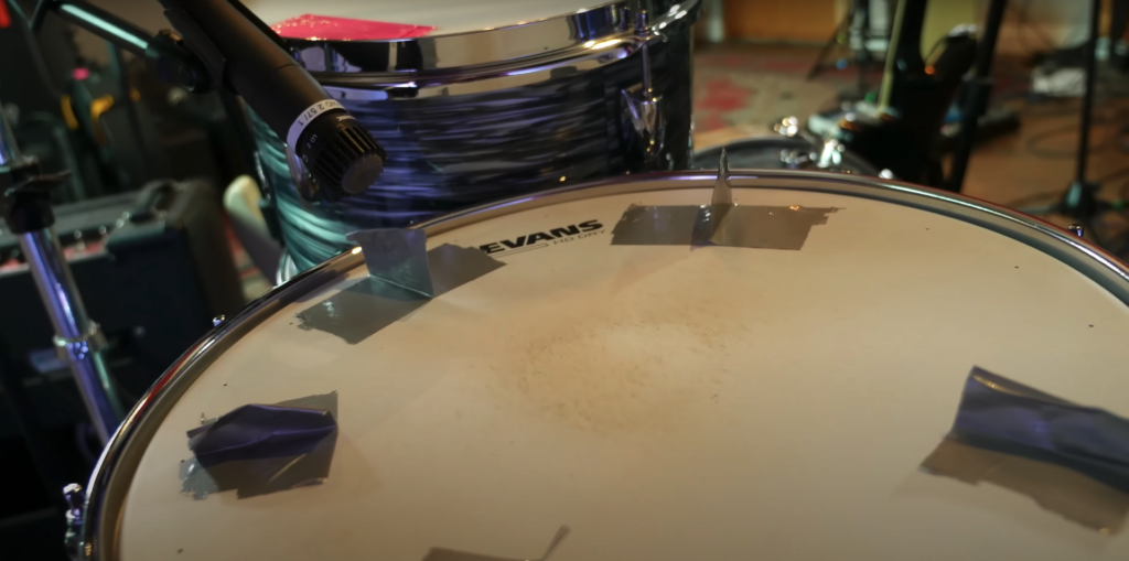 Shure SM57 miking a snare drum
