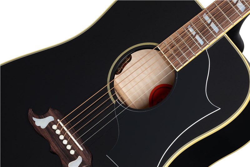 Gibson Acoustic Custom Shop Elvis Dove, Hole