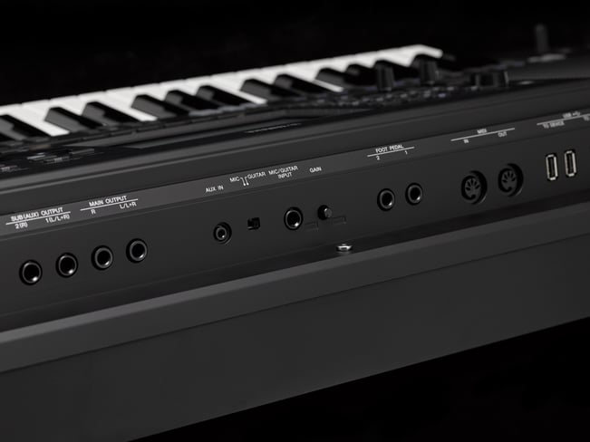 Yamaha PSR-SX900 Digital Keyboard, outputs view
