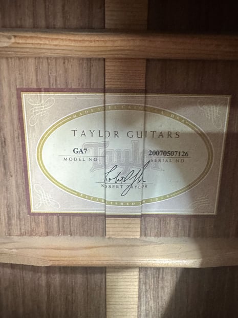 Taylor GA7 - Grand Auditorium Plus Case